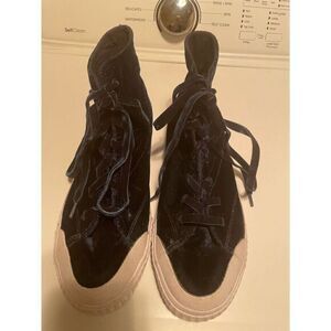Tretorn Shoes (SZ 9)